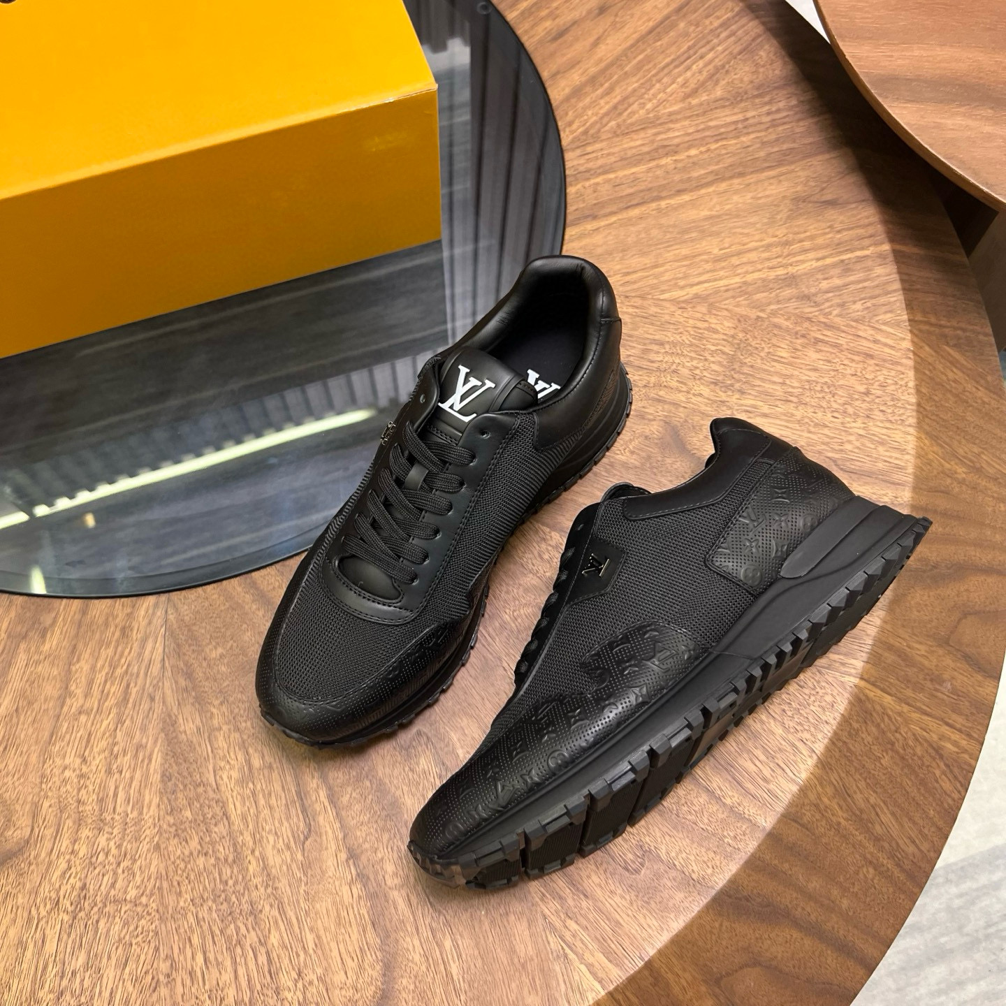 [LOUIS VUITTON] 루이비통 런어웨이 스니커즈 남성용