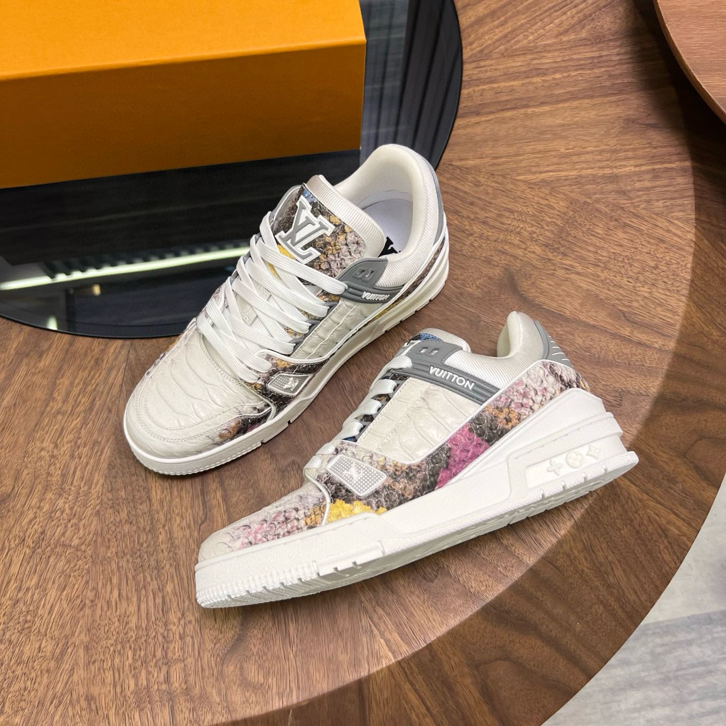 [LOUIS VUITTON] 루이비통 LV 트레이너 스니커즈 남성용