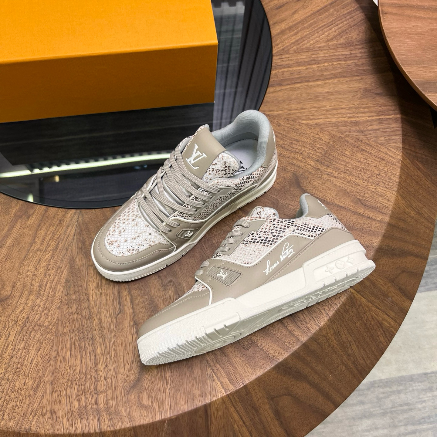 [LOUIS VUITTON] 루이비통 LV 트레이너 스니커즈 남성용