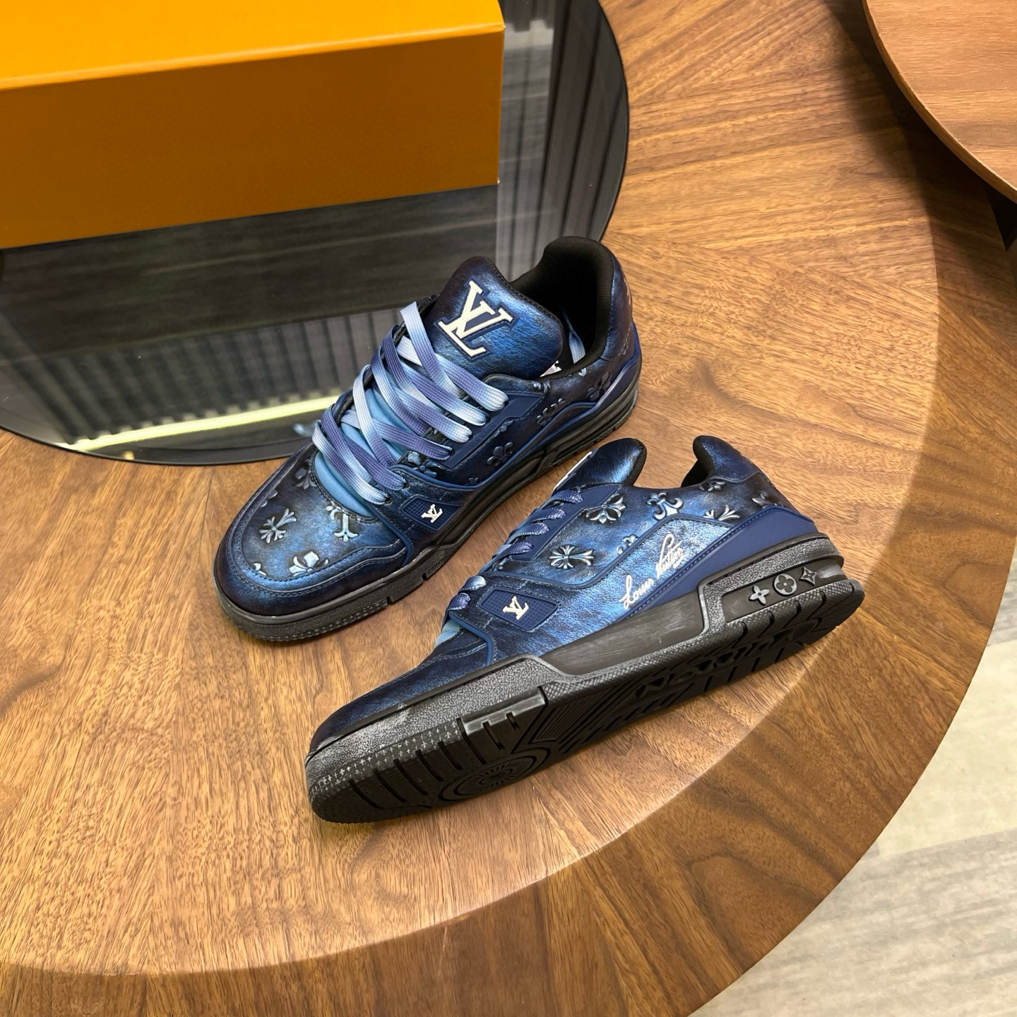 [LOUIS VUITTON] 루이비통 LV 트레이너 스니커즈 남녀공용