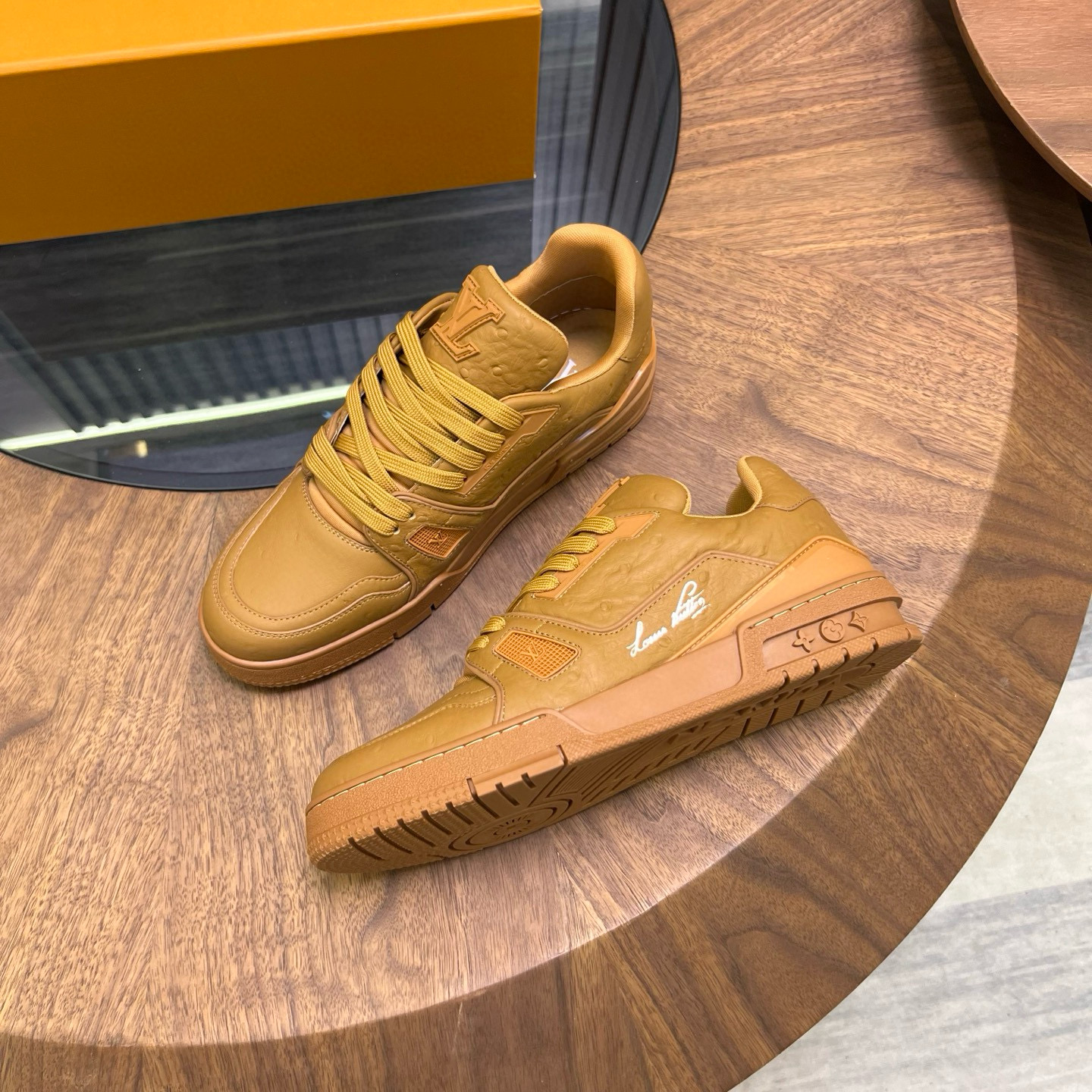 [LOUIS VUITTON] 루이비통 LV 트레이너 스니커즈 남녀공용