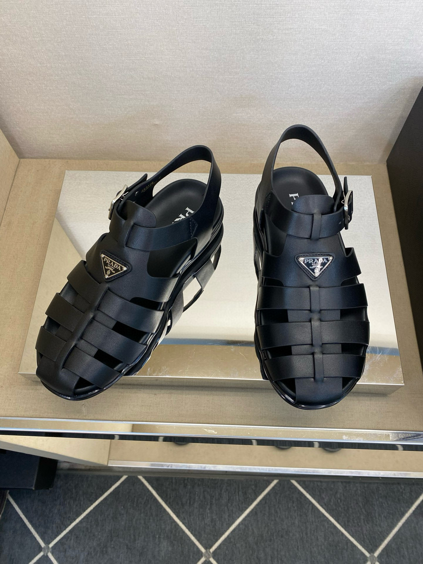 [PRADA] 프라다 2X3119 샌들 남성용