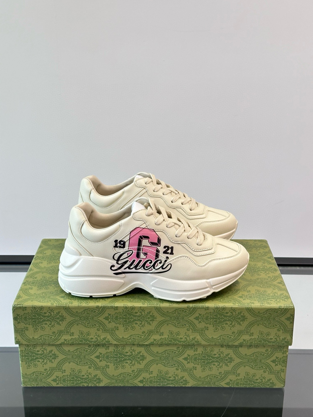 [GUCCI] 구찌 라이톤 스니커즈 남녀공용