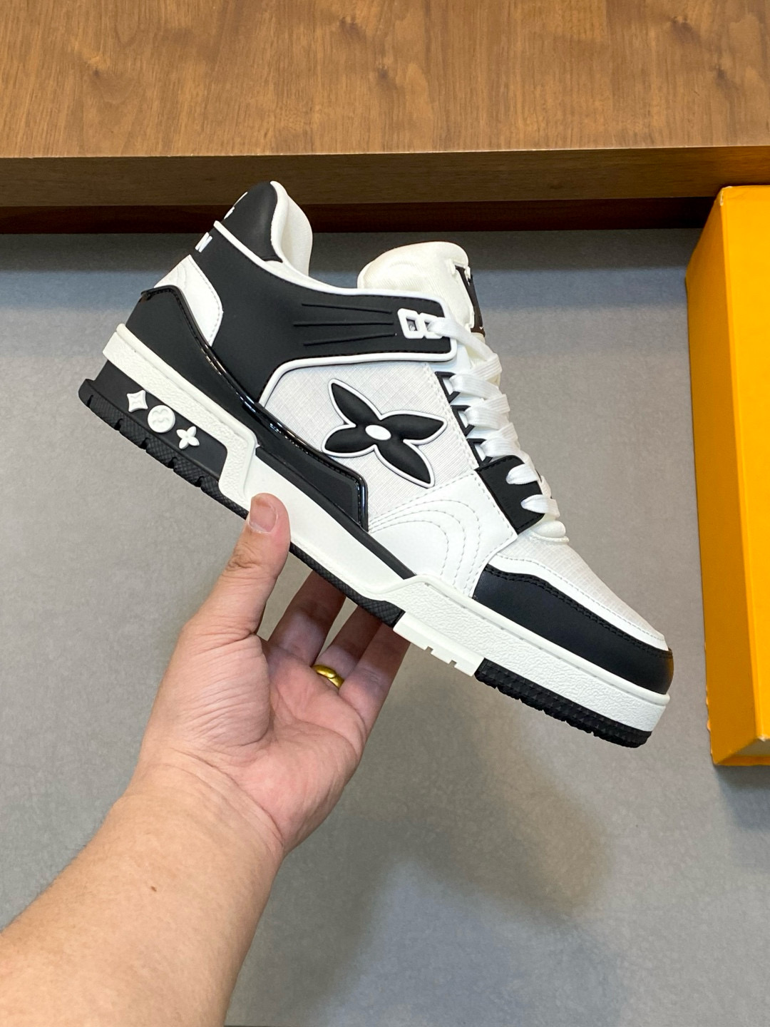 [LOUIS VUITTON] 루이비통 LV 트레이너 버질아블로 스니커즈 남성용