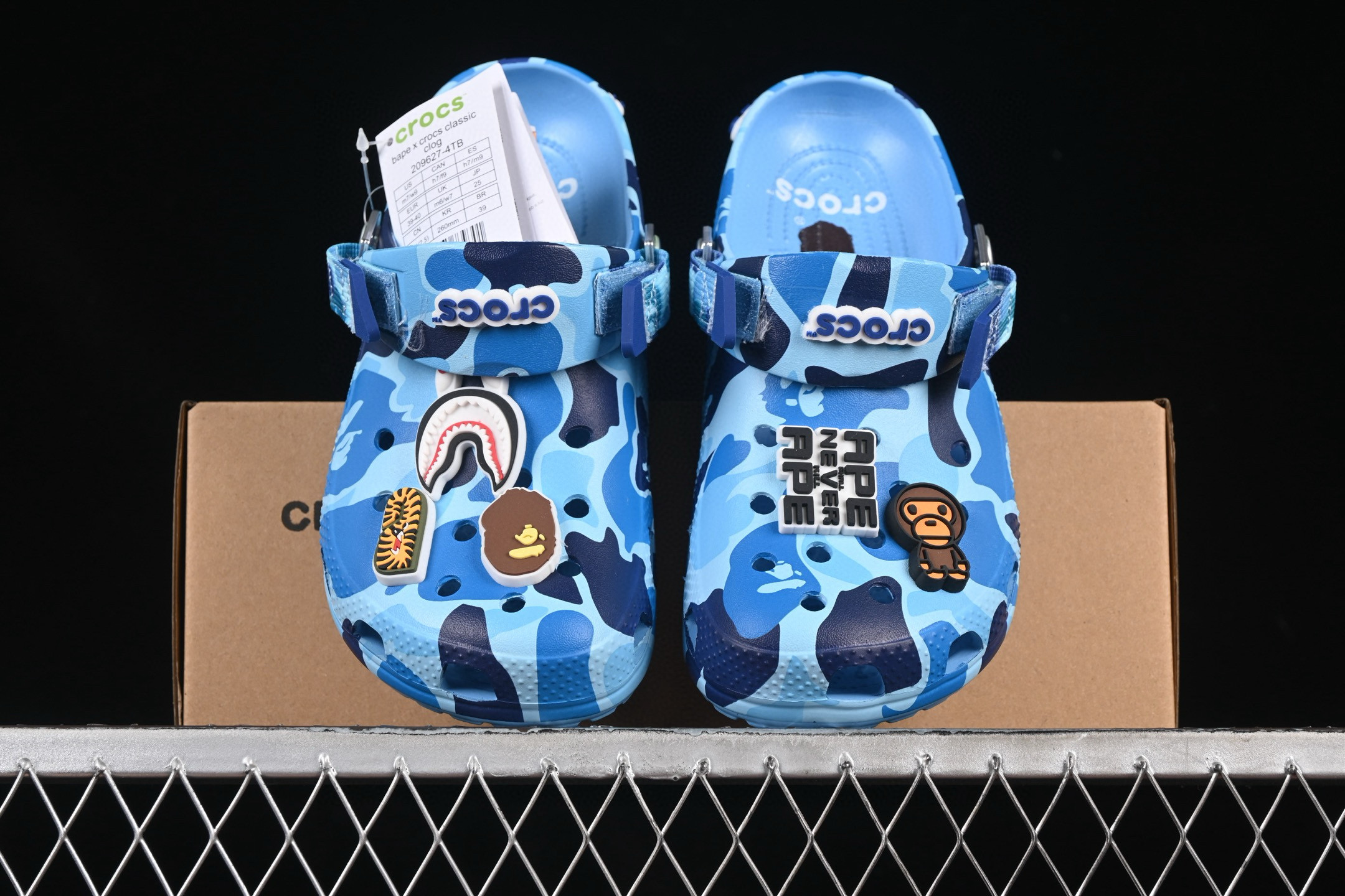 [Crocs] 베이프 x 크록스 클래식 클로그 블루 209267-4TB 남녀공용