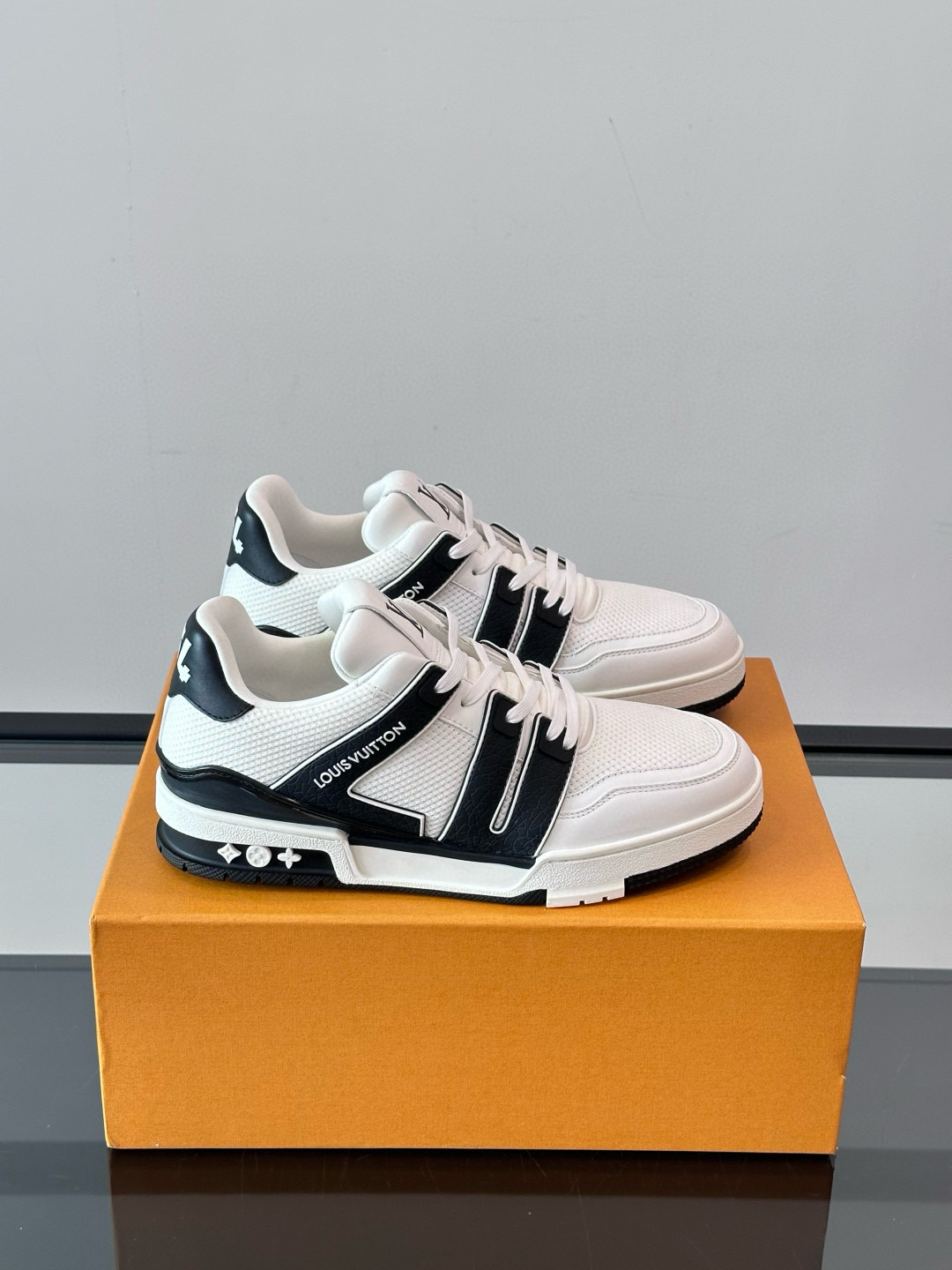 [LOUIS VUITTON] 루이비통 LV 트레이너 스니커즈 남성용