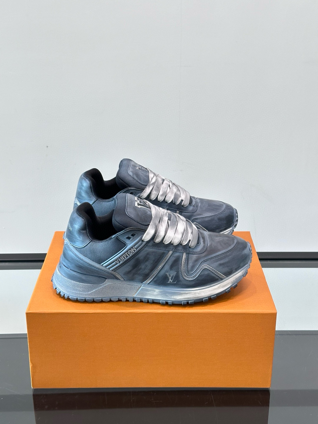 [LOUIS VUITTON] 루이비통 런어웨이 맥시 스니커즈 남성용