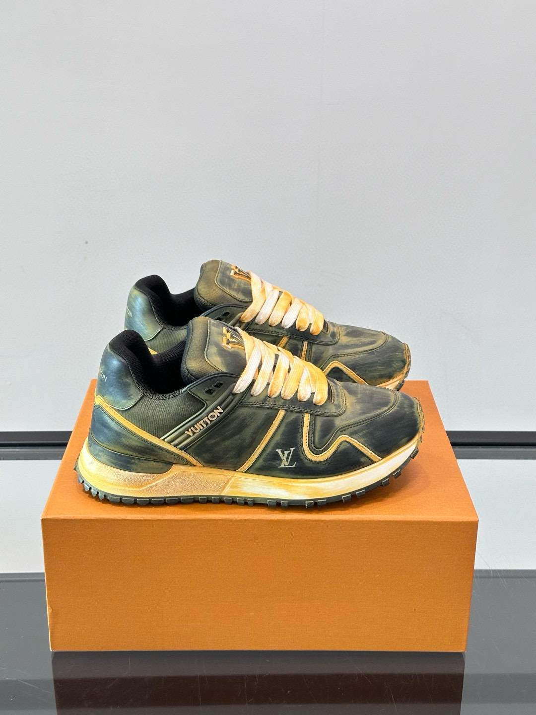 [LOUIS VUITTON] 루이비통 런어웨이 맥시 스니커즈 남성용