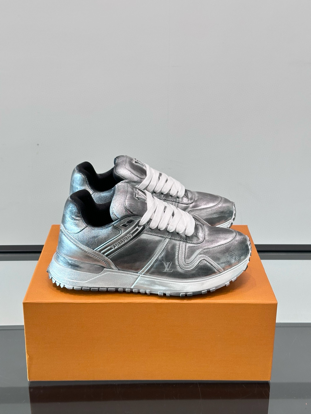 [LOUIS VUITTON] 루이비통 런어웨이 맥시 스니커즈 남성용