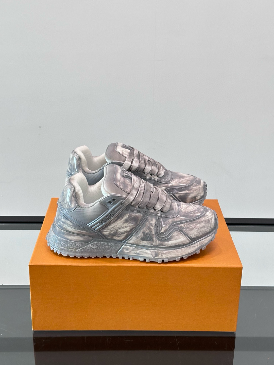 [LOUIS VUITTON] 루이비통 런어웨이 맥시 스니커즈 남성용