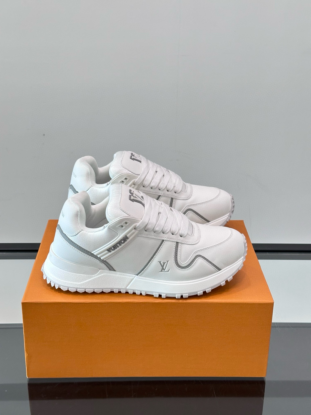 [LOUIS VUITTON] 루이비통 런어웨이 맥시 스니커즈 남성용