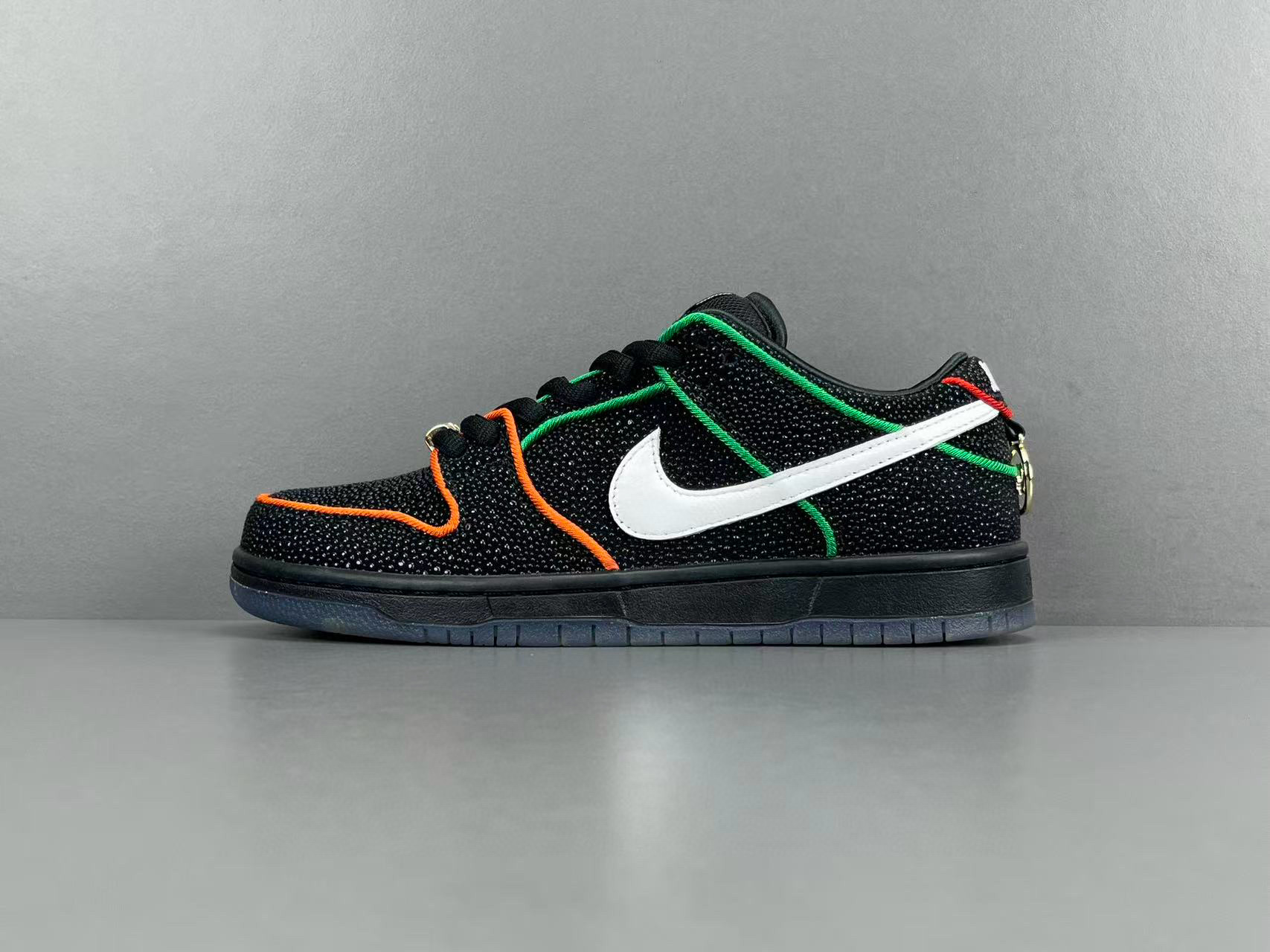 [NIKE] 브롱스 걸즈 스케이트 x 나이키 SB 덩크 로우 HV1664-001 남성용