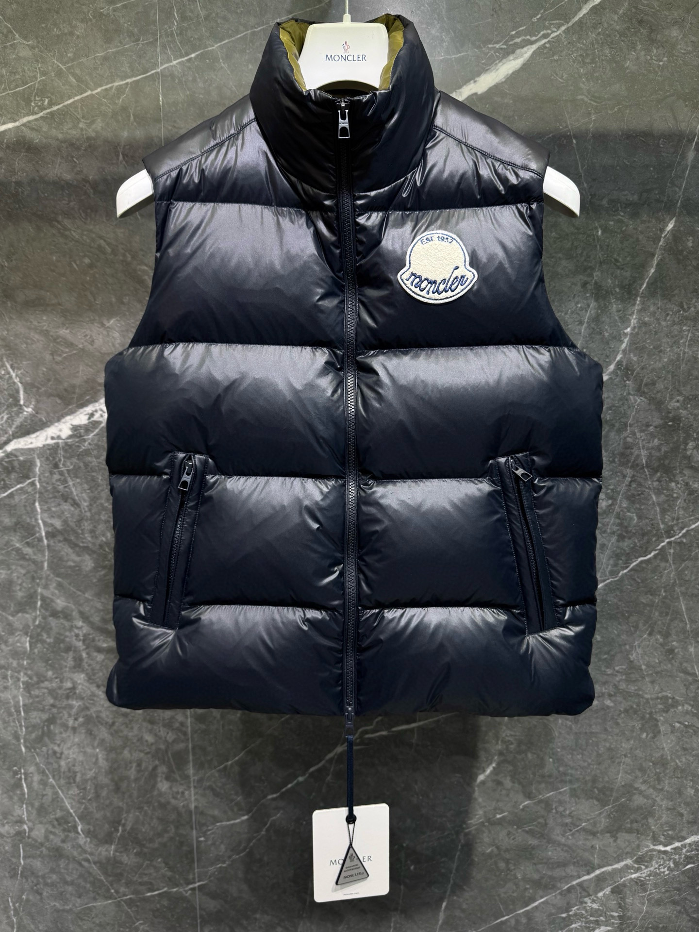 [MONCLER] 몽클레어 LIPSI 다운 베스트 조끼 패딩 블랙 남성용