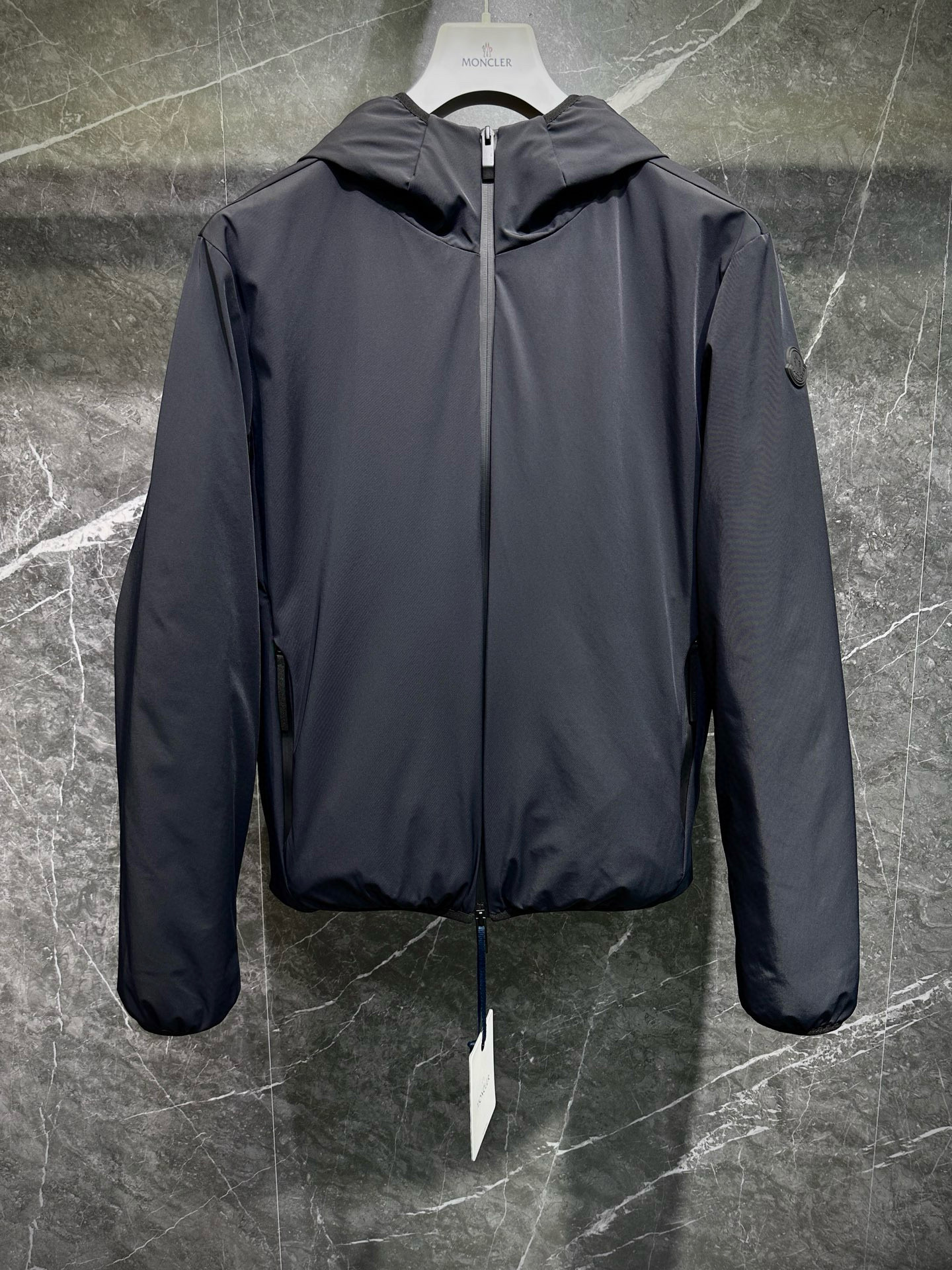 [MONCLER] 몽클레어 Chalves 후드 쇼트 다운 자켓 남성용