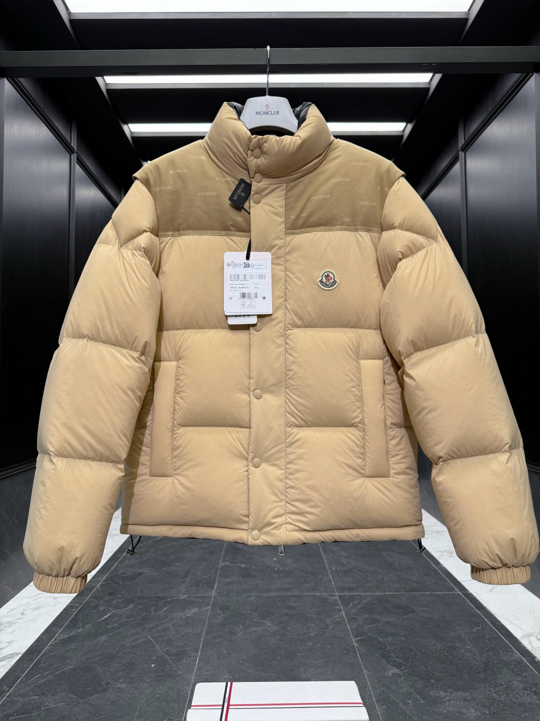 [MONCLER] 몽클레어 베론 VERONE 리버시블 숏 다운 패딩 자켓 남성용