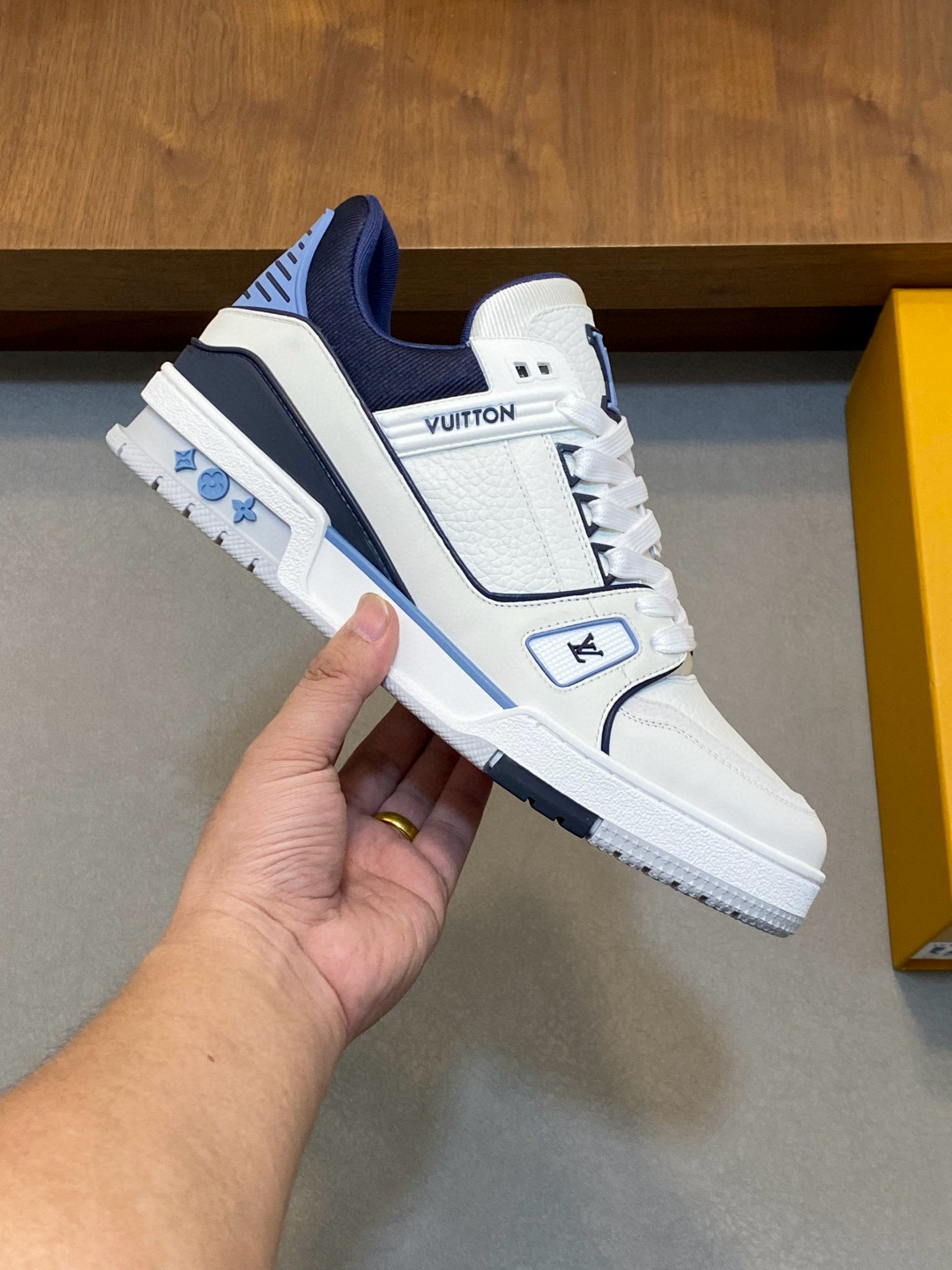[LOUIS VUITTON] 루이비통 LV 트레이너 스니커즈 남성용