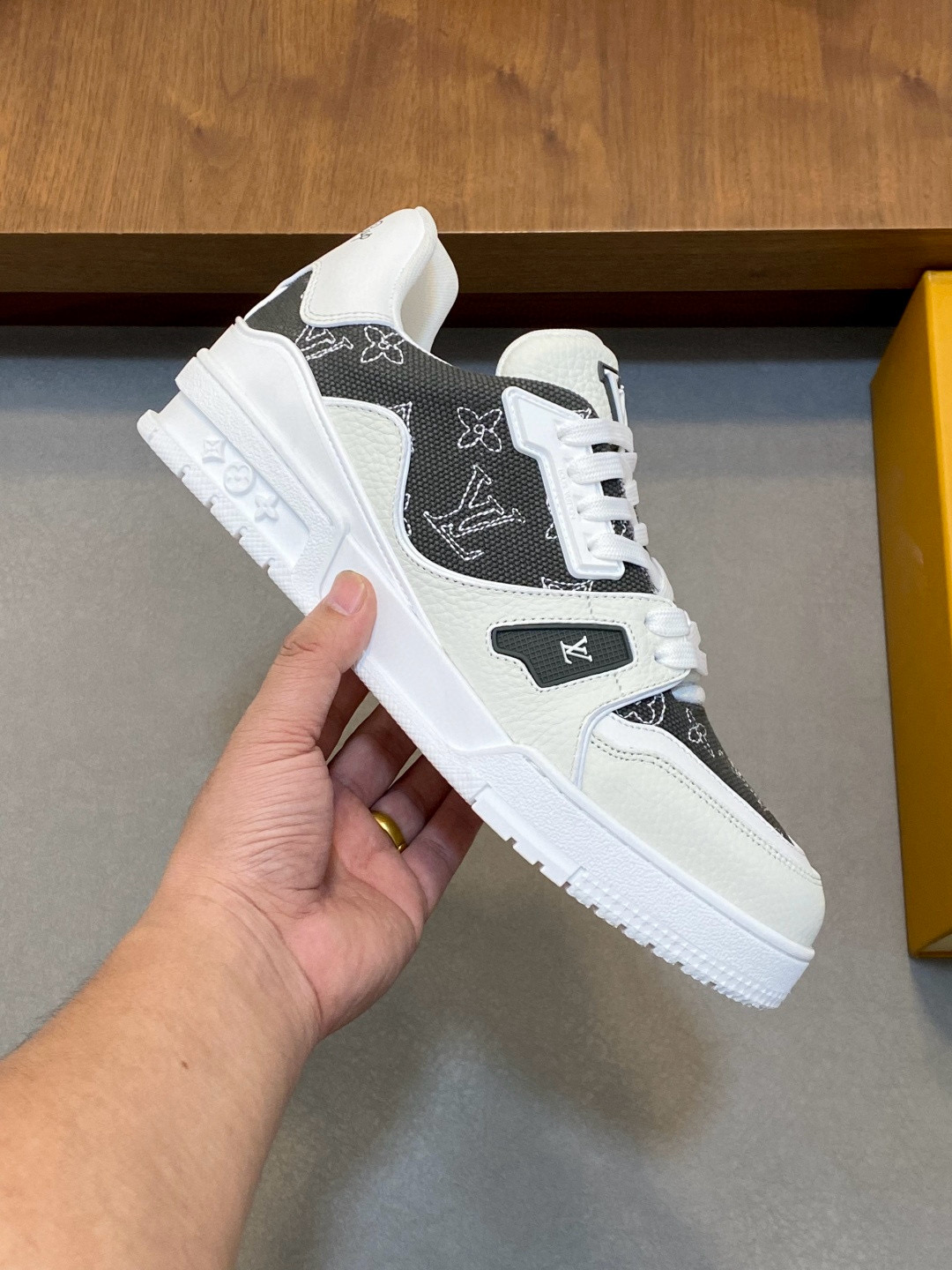 [LOUIS VUITTON] 루이비통 LV 트레이너 스니커즈 남성용