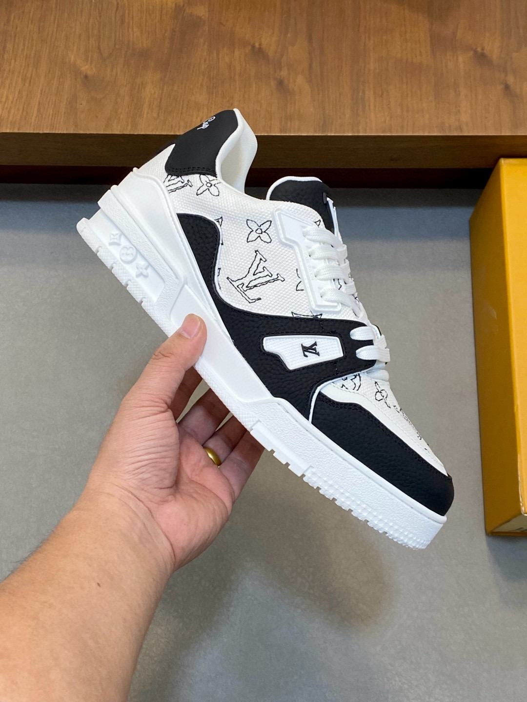 [LOUIS VUITTON] 루이비통 LV 트레이너 스니커즈 남성용