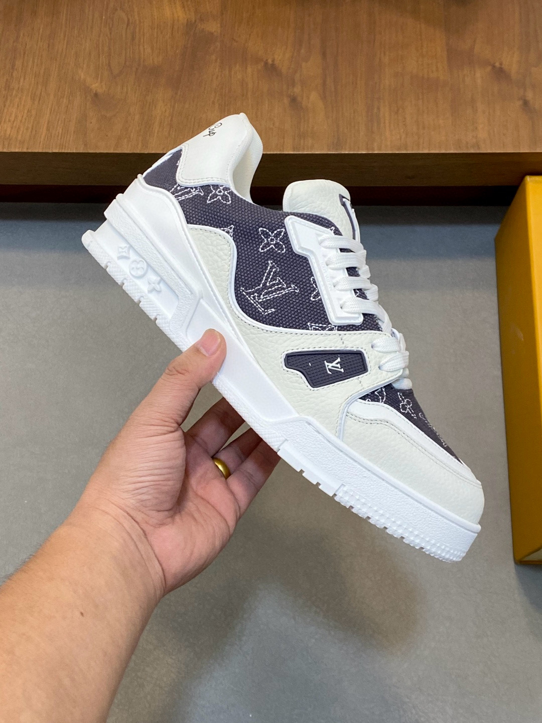 [LOUIS VUITTON] 루이비통 LV 트레이너 스니커즈 남성용