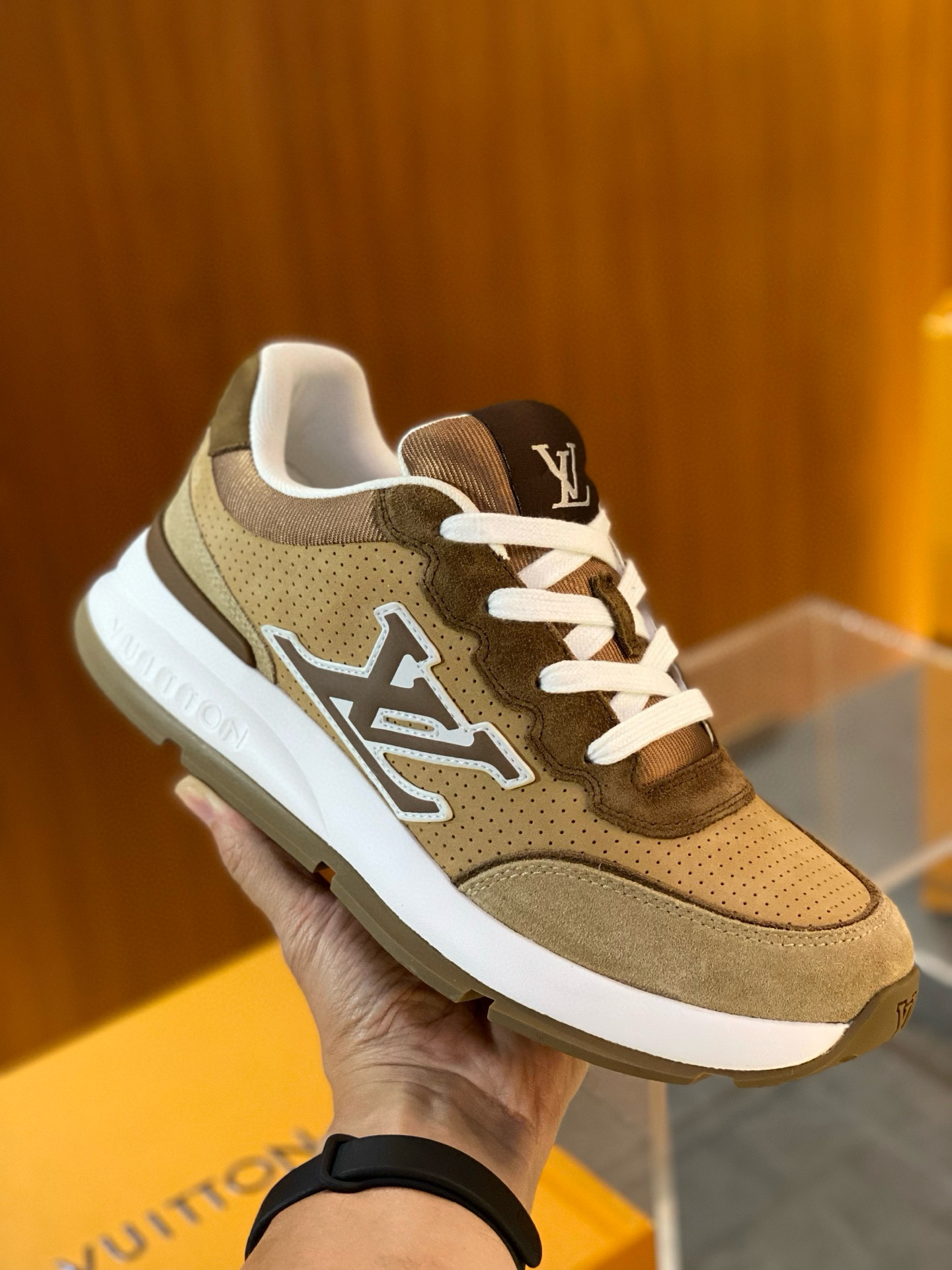 [LOUIS VUITTON] 루이비통 클래식 스니커즈 남성용