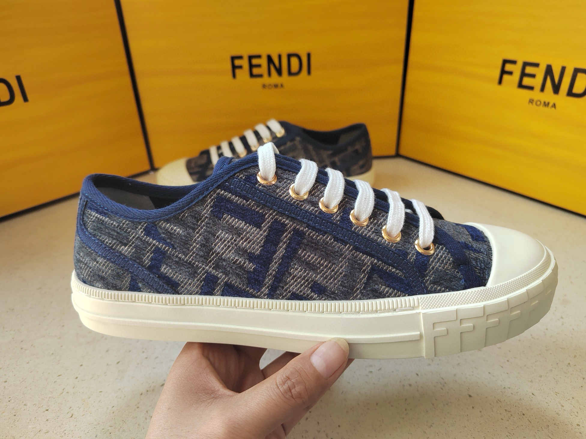 [FENDI] 펜디 도미노 스니커즈 남녀공용