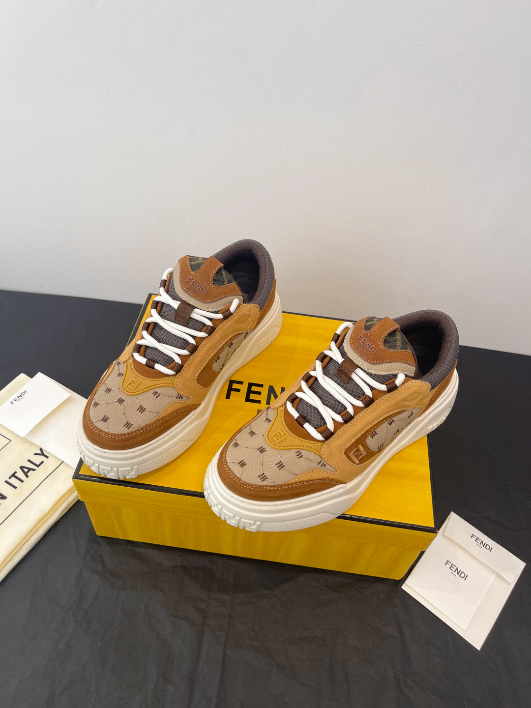 [FENDI] 펜디 포스 스니커즈 남성용