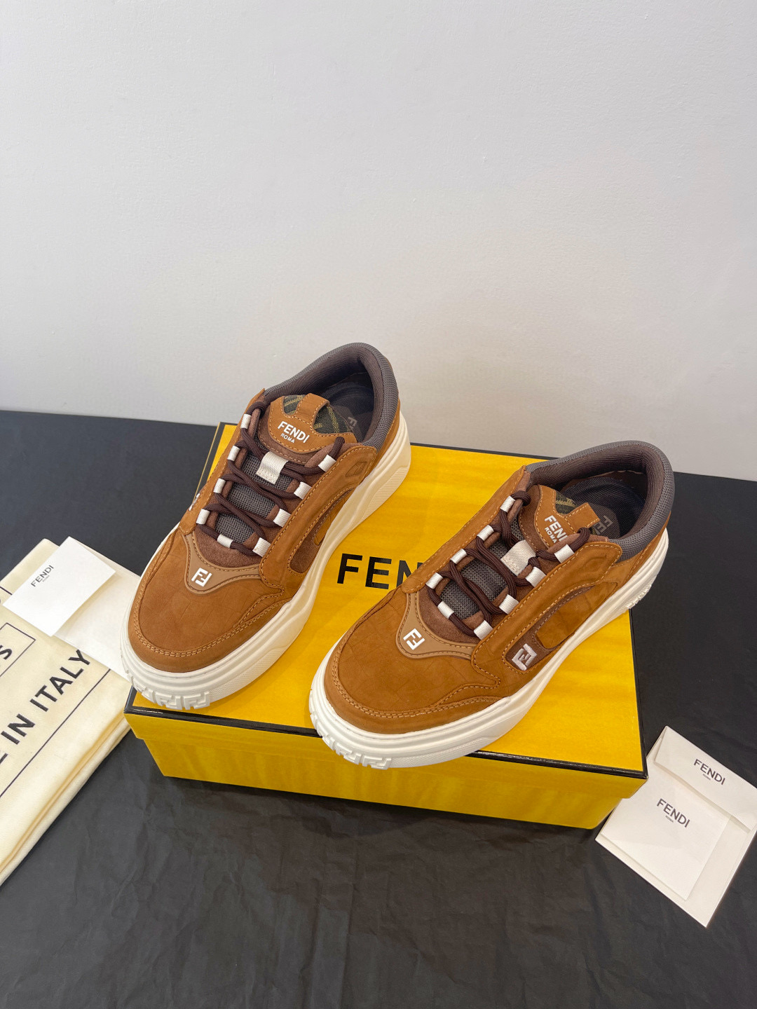 [FENDI] 펜디 포스 스니커즈 남성용