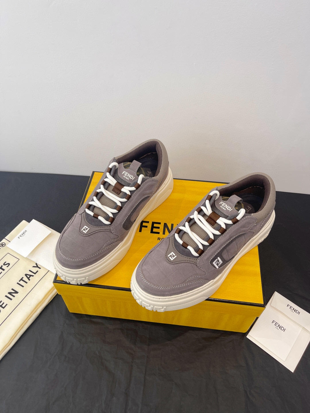 [FENDI] 펜디 포스 스니커즈 남성용