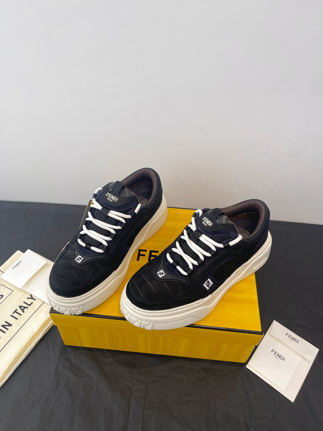 [FENDI] 펜디 포스 스니커즈 남성용