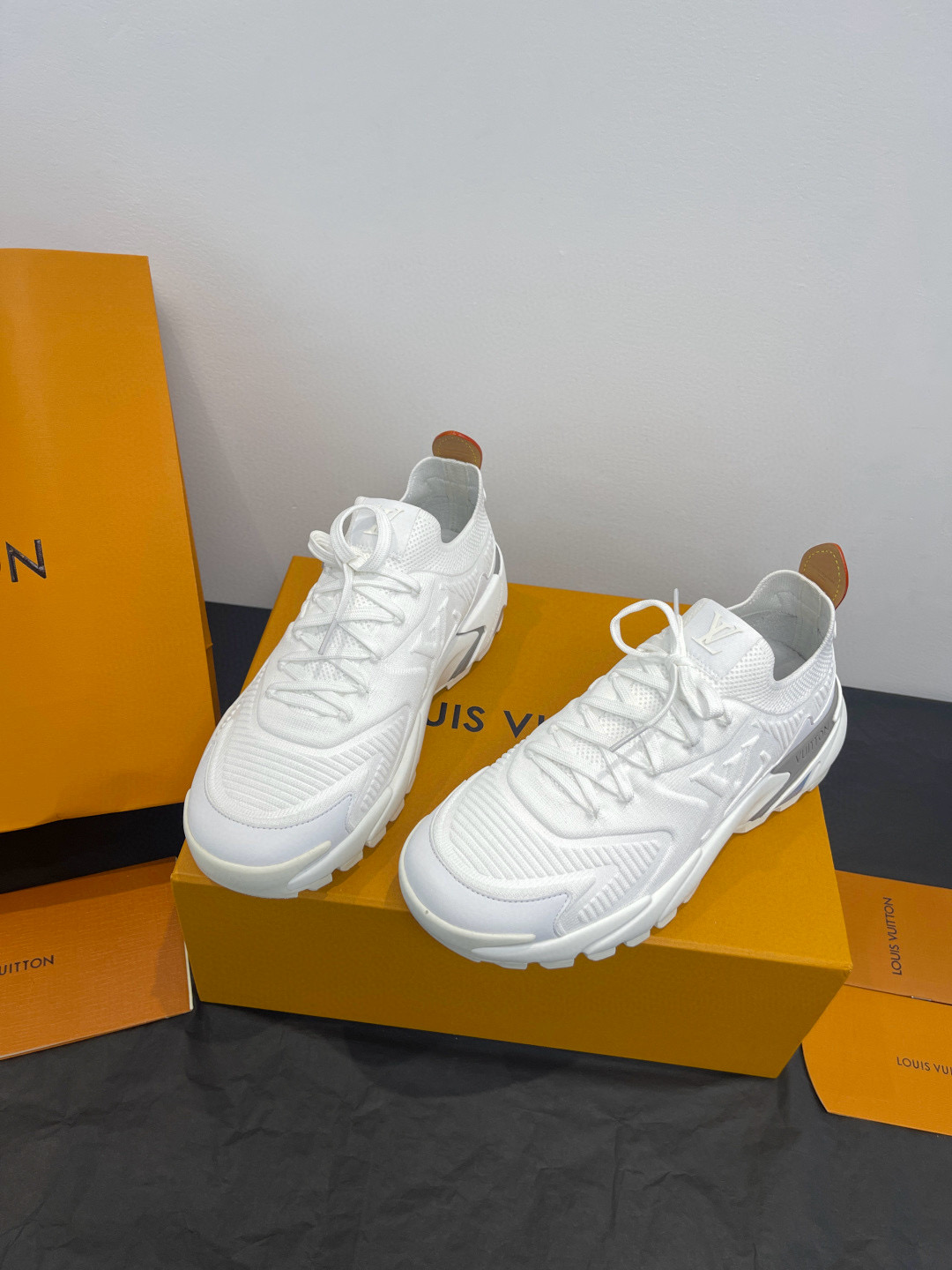 [LOUIS VUITTON] 루이비통 러너 타틱 스니커즈 남성용