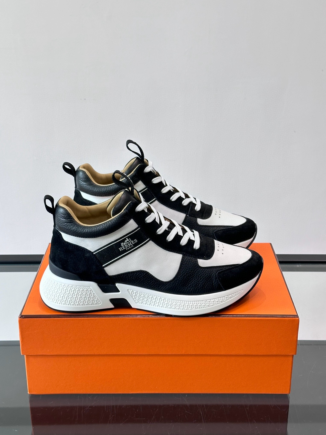 [HERMES] 에르메스 휴고 스니커즈 남성용
