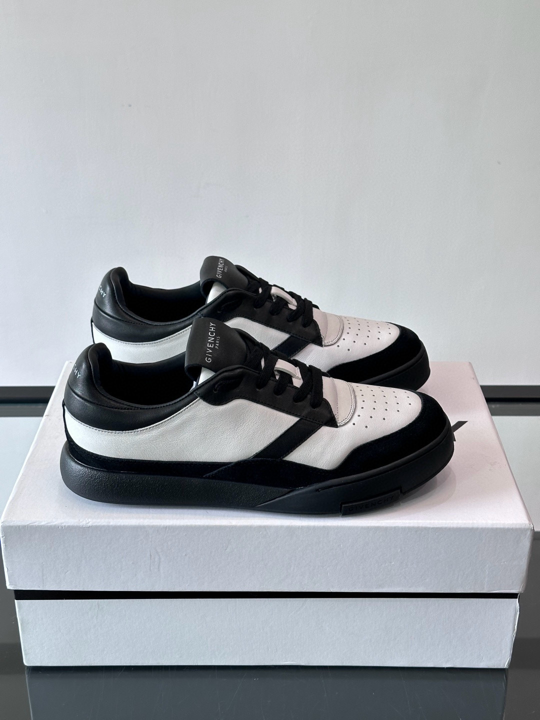 [GIVENCHY] 지방시 야드 코트 스니커즈 남성용