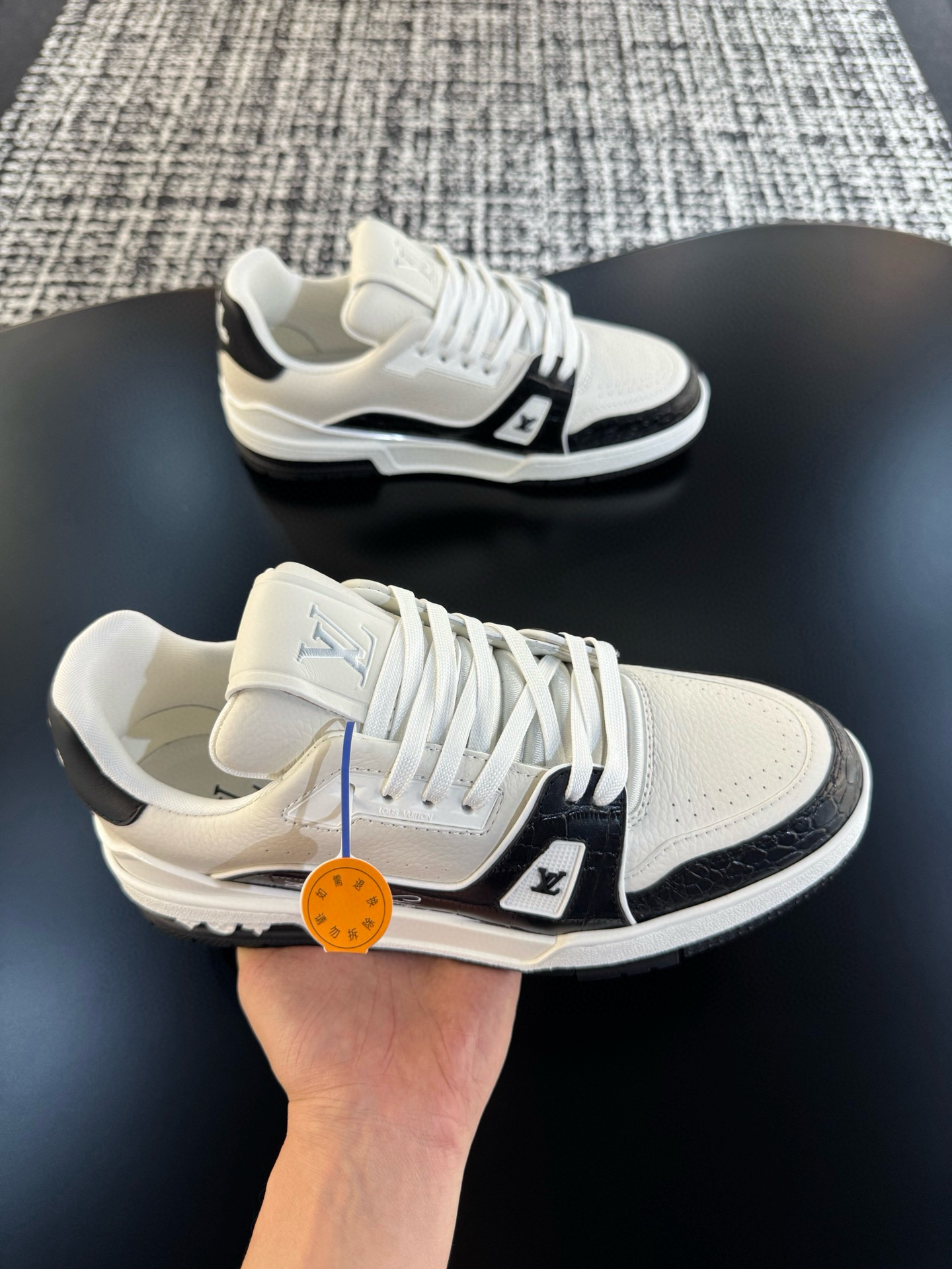 [LOUIS VUITTON] 루이비통 LV 트레이너 스니커즈 남녀공용