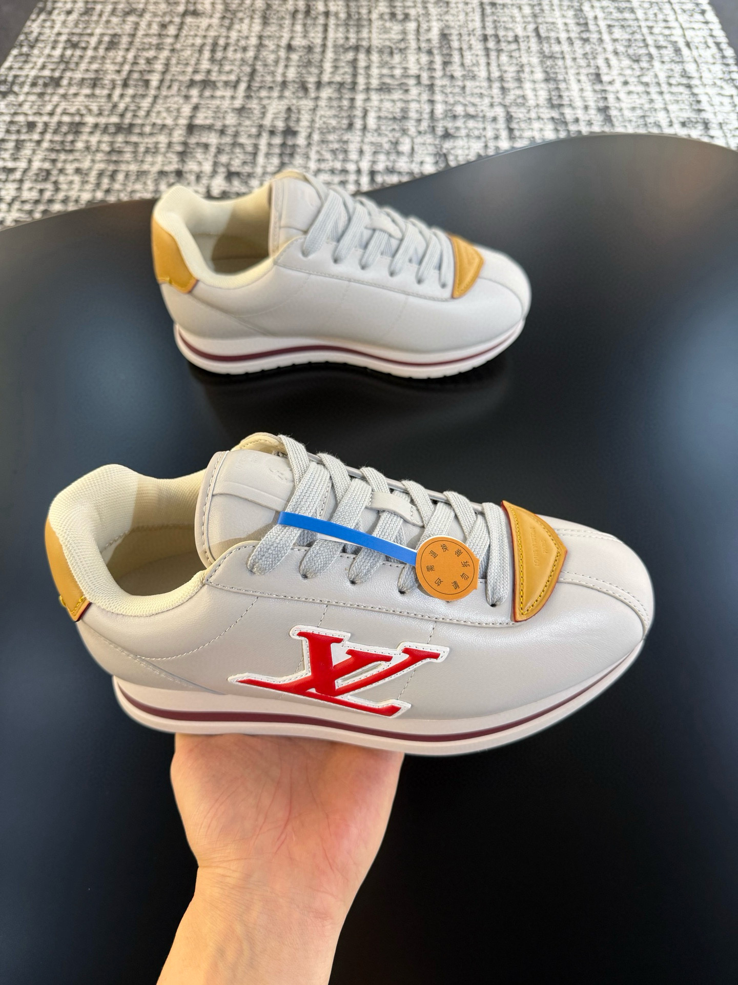 [LOUIS VUITTON] 루이비통 버터소프트 스니커즈 남성용