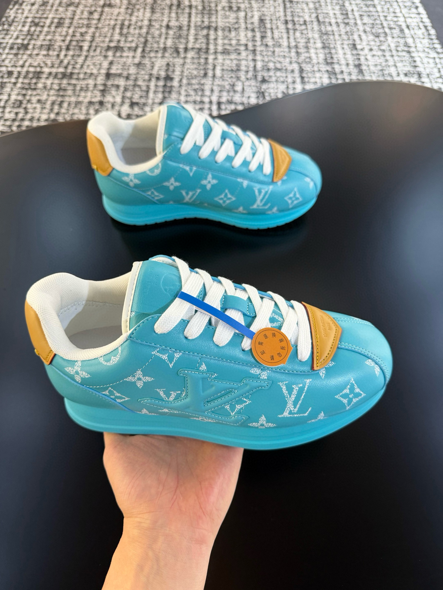 [LOUIS VUITTON] 루이비통 버터소프트 스니커즈 남성용