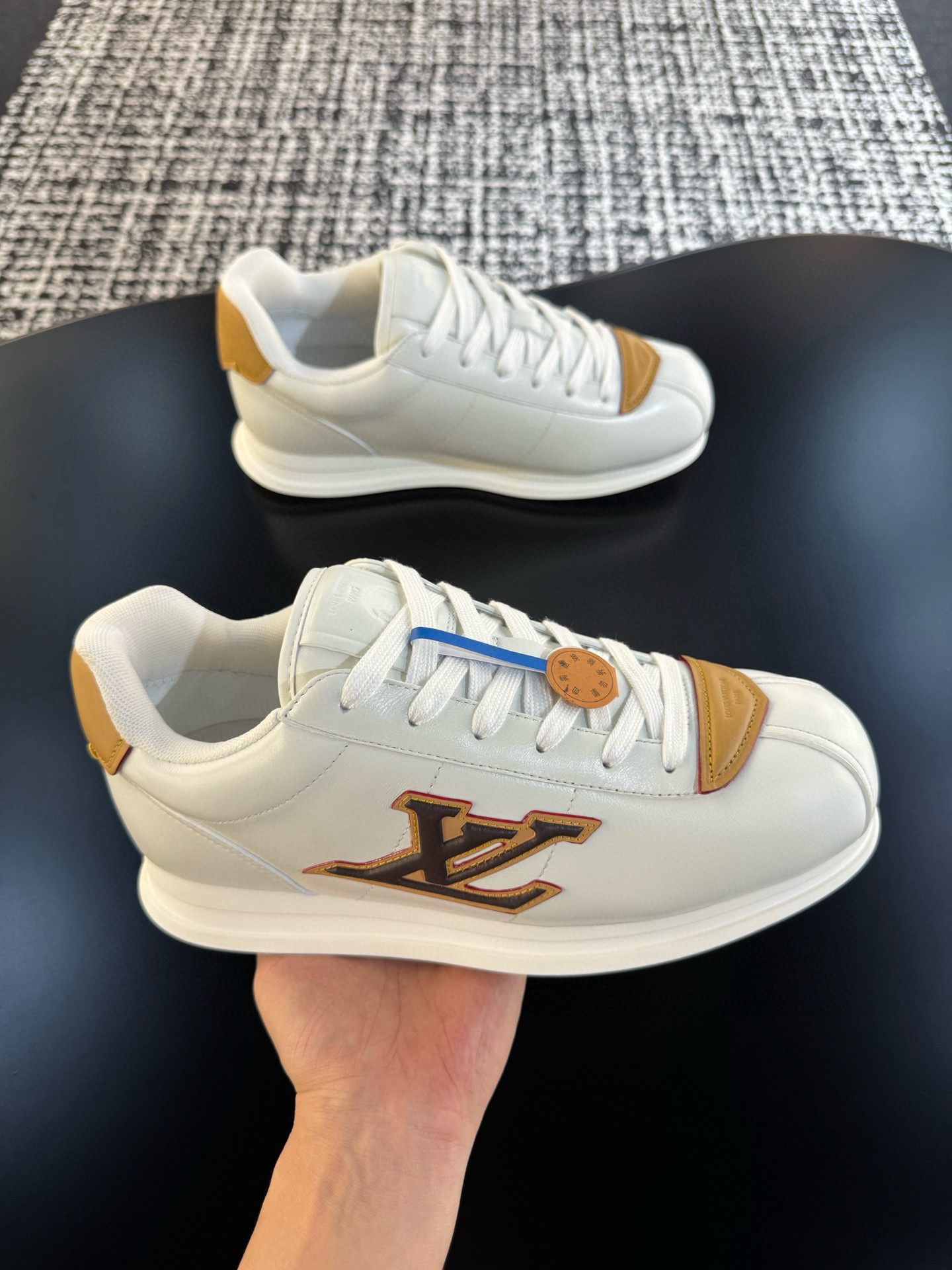 [LOUIS VUITTON] 루이비통 버터소프트 스니커즈 남성용