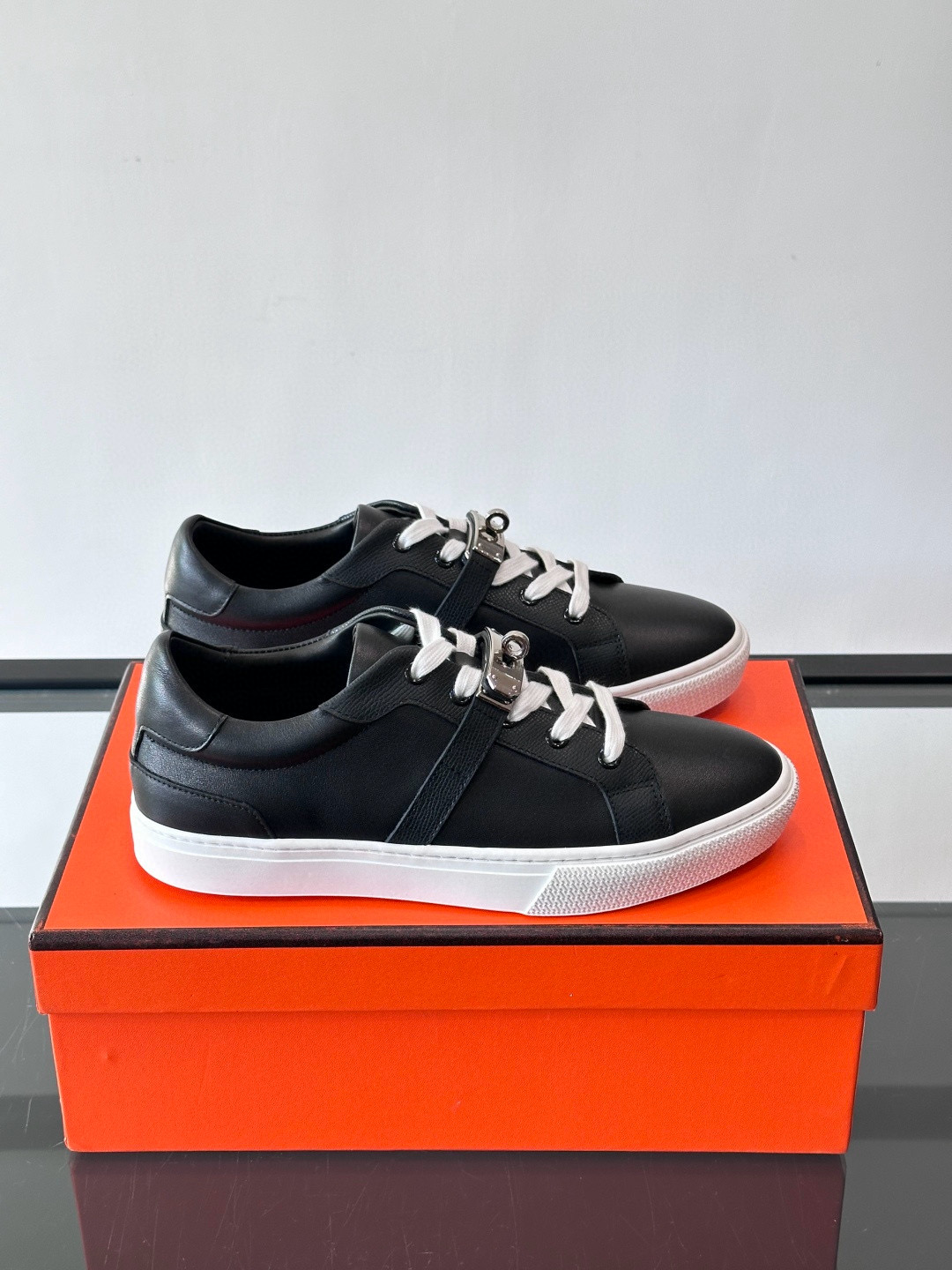 [HERMES] 에르메스 데이 켈리 스니커즈 남성용