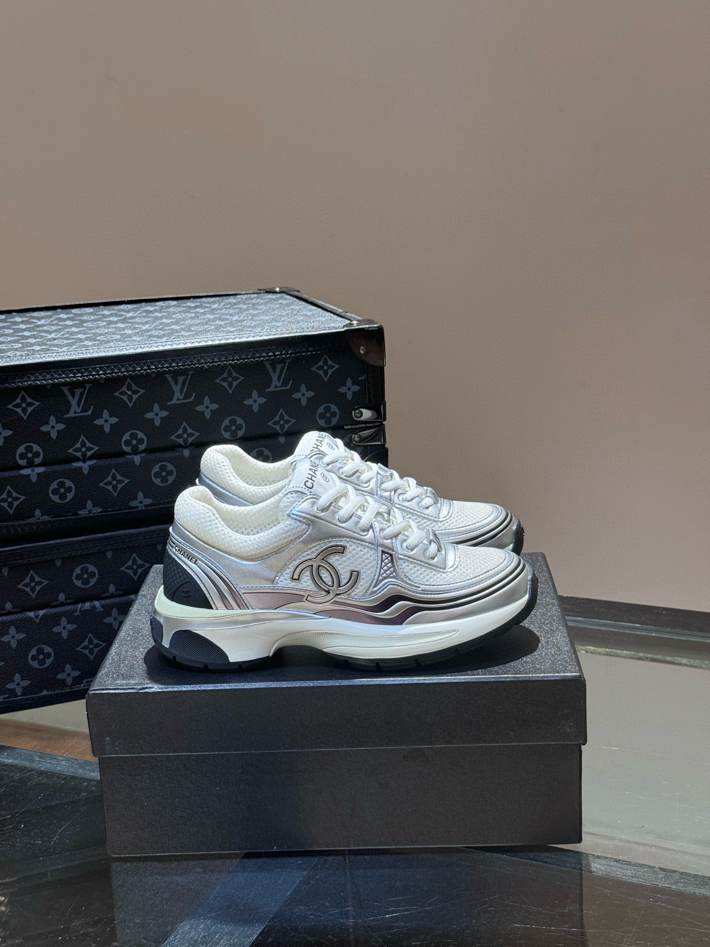 [CHANEL] 샤넬 크루즈 스니커즈 남녀공용