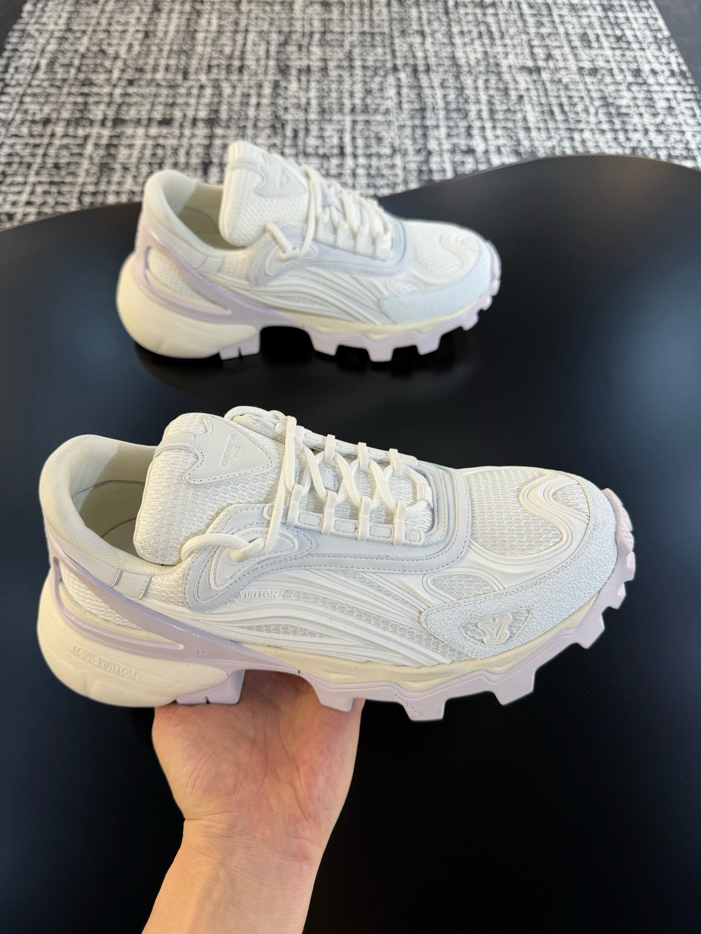 [LOUIS VUITTON] 루이비통 LV 서밋 스니커즈 남성용