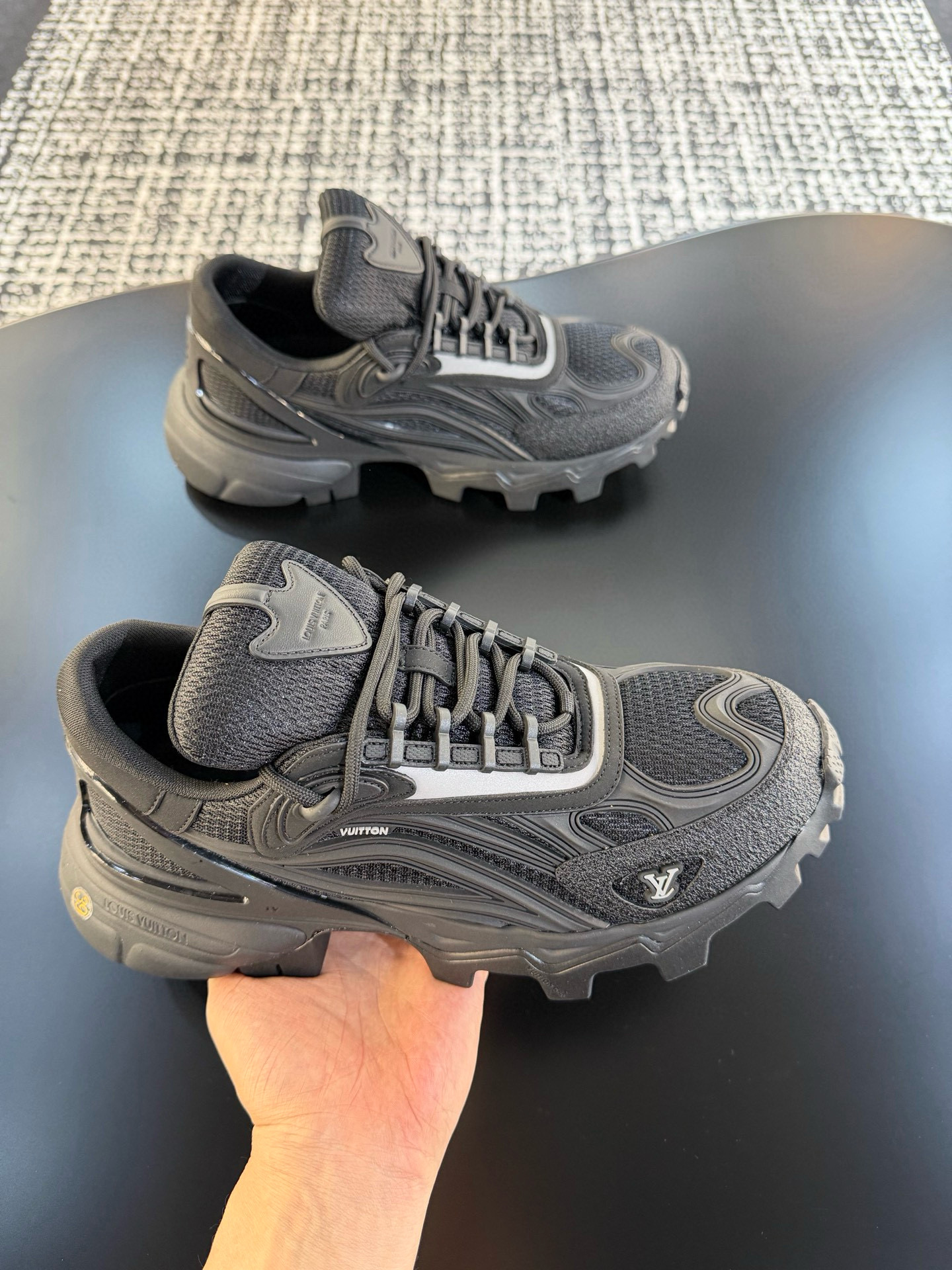 [LOUIS VUITTON] 루이비통 LV 서밋 스니커즈 남성용