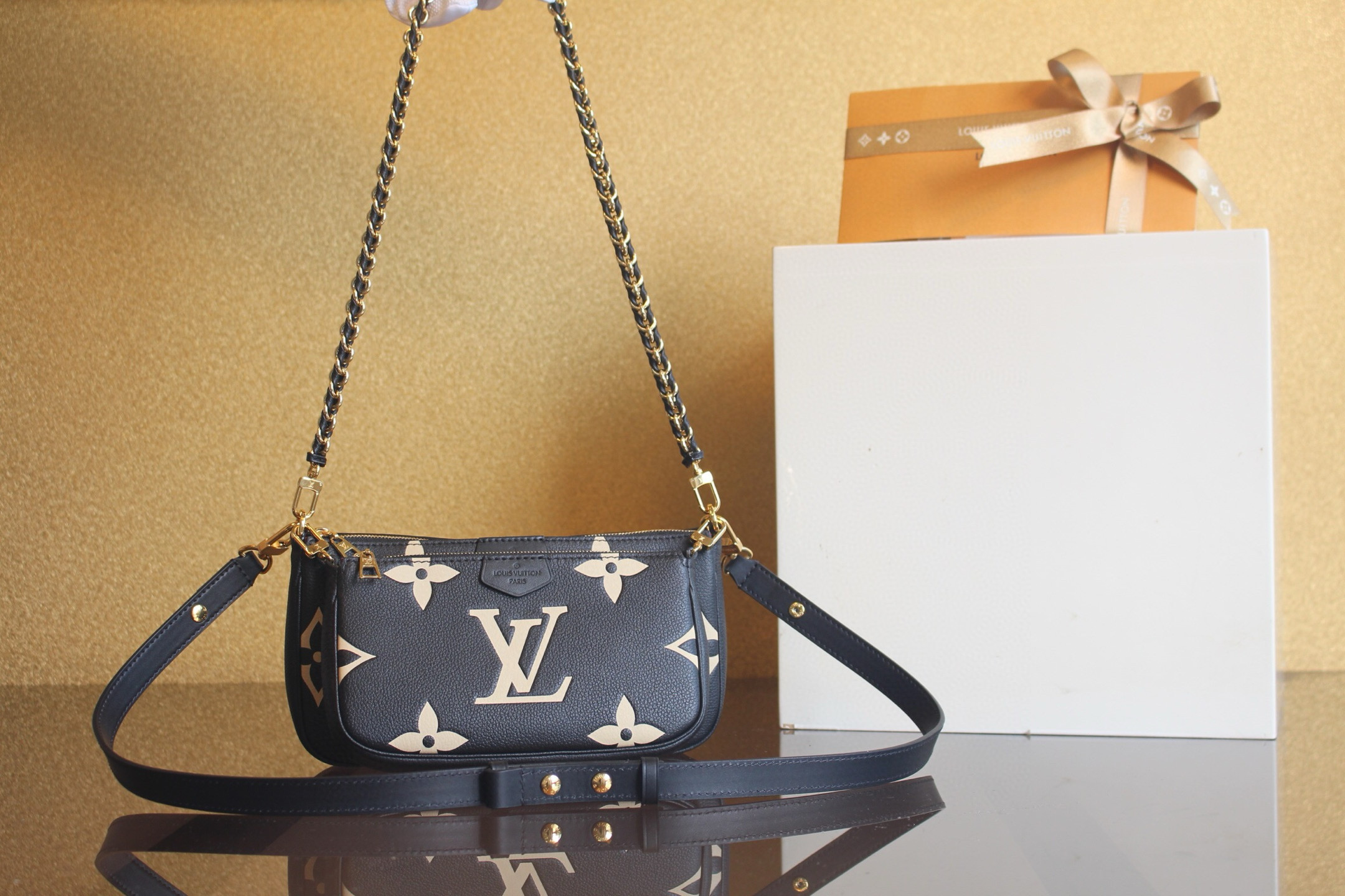 [LOUIS VUITTON] 루이비통 멀티 포쉐트 악세수아 숄더백 M45777