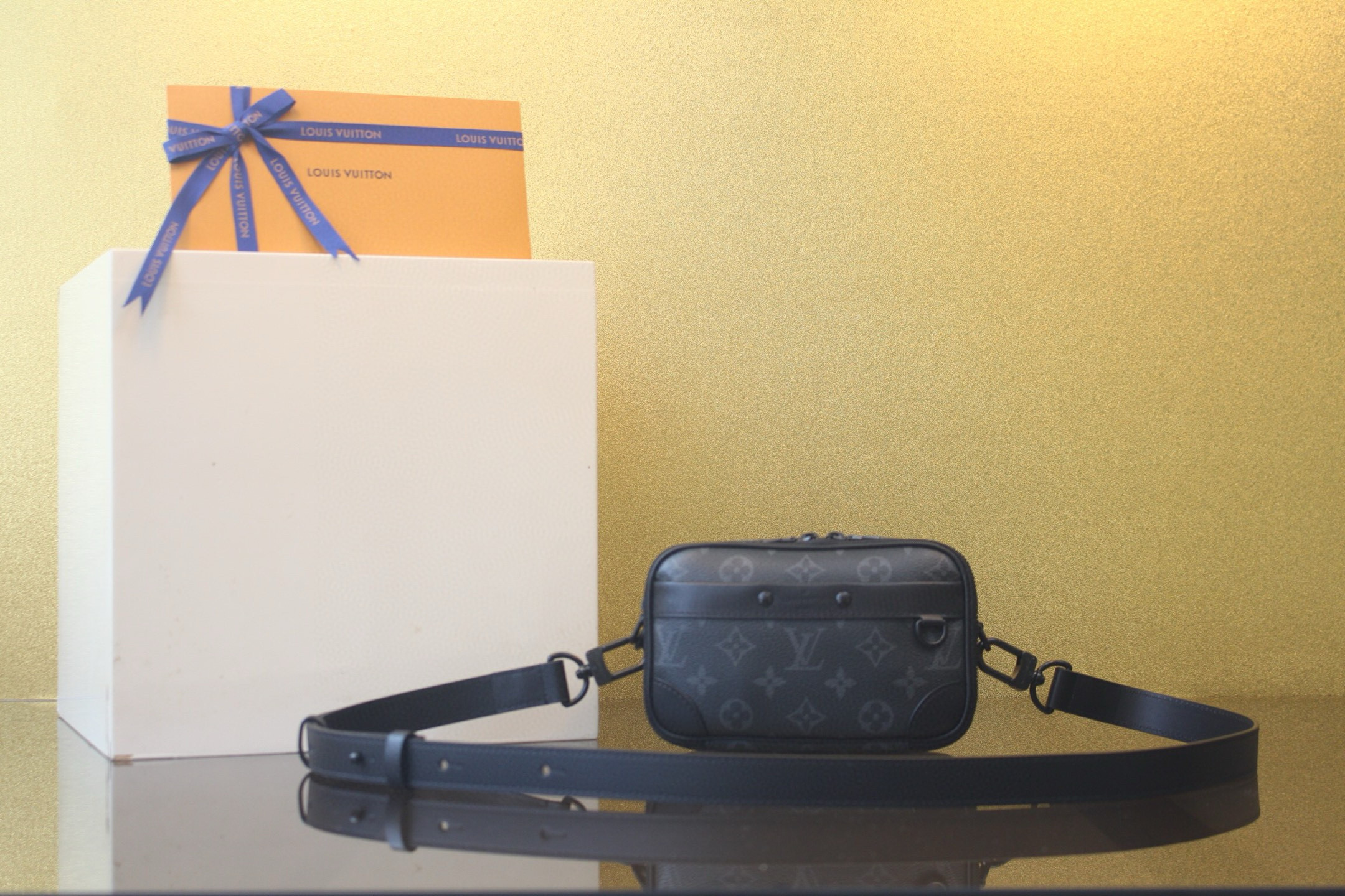 [LOUIS VUITTON] 루이비통 웨어러블 월릿 크로스백 M82542