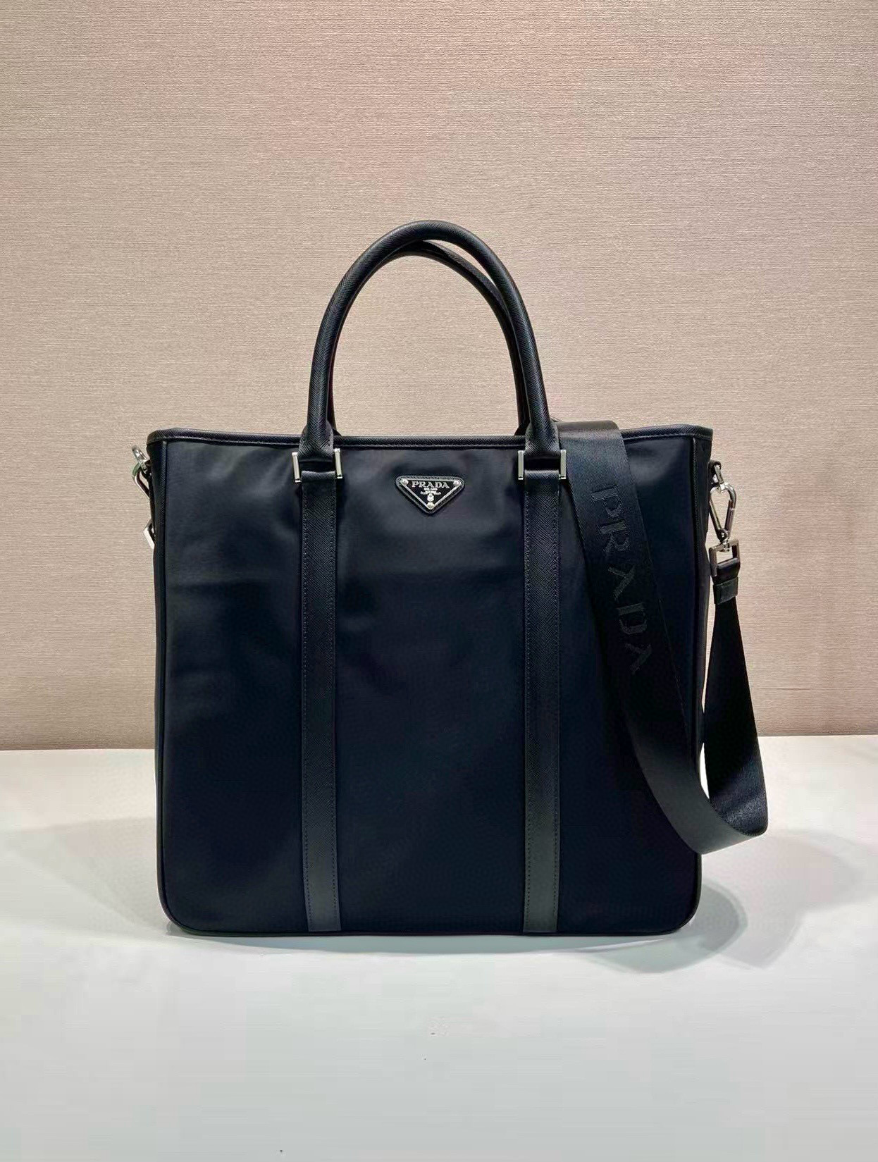 [PRADA] 프라다 나일론 사피아노 레더 토트백 2VG034