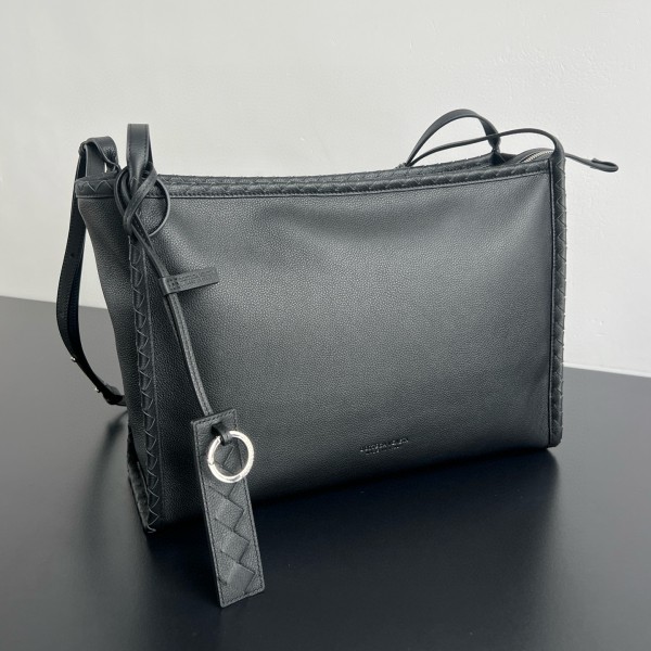 [BOTTEGA VENETA] 보테가베네타 코리에레 메신저 블랙 826852