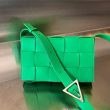 [BOTTEGA VENETA] 보테가베네타 미디엄 카세트 메신저백 708768