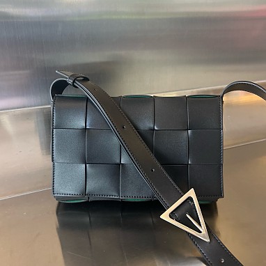 [BOTTEGA VENETA] 보테가베네타 미디엄 카세트 메신저백 708768