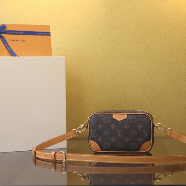 [LOUIS VUITTON] 루이비통 트로카데로 웨어러블 월렛 모노그램 M14058