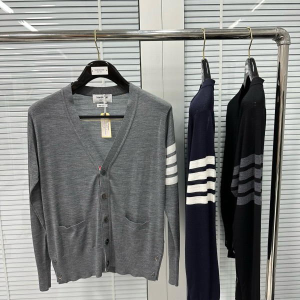 [Thom Browne] 톰브라운 블랙 울 V넥 가디건 남녀공용