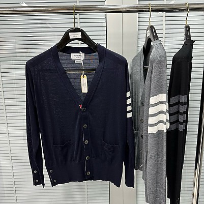 [Thom Browne] 톰브라운 블랙 울 V넥 가디건 남녀공용