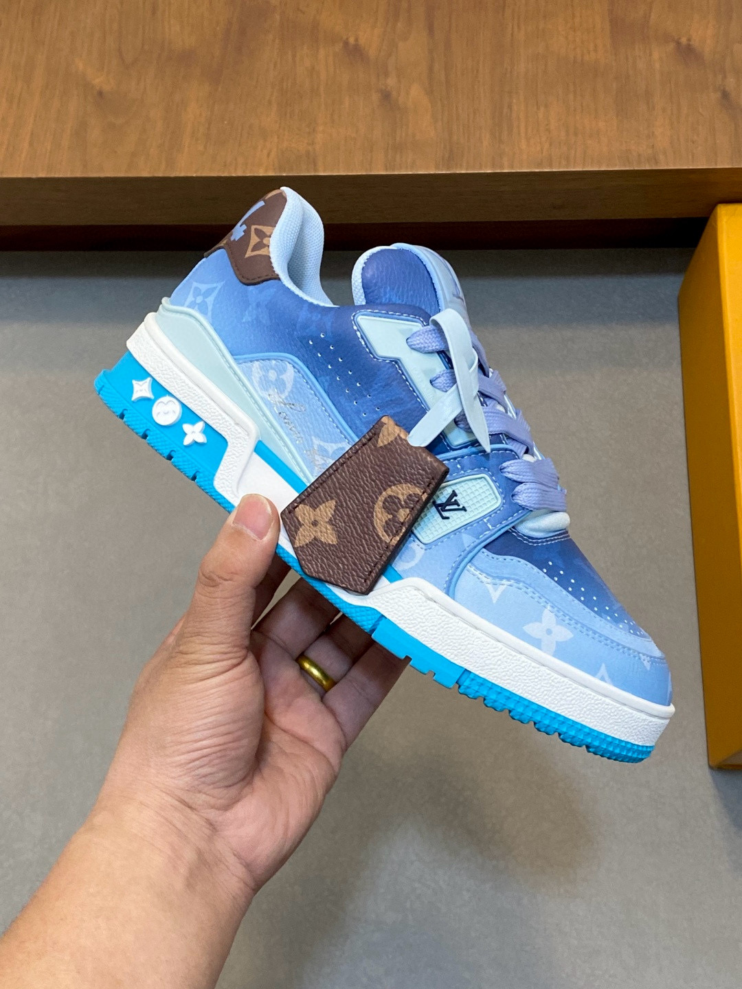 [LOUIS VUITTON] 루이비통 LV 트레이너 스니커즈 남녀공용